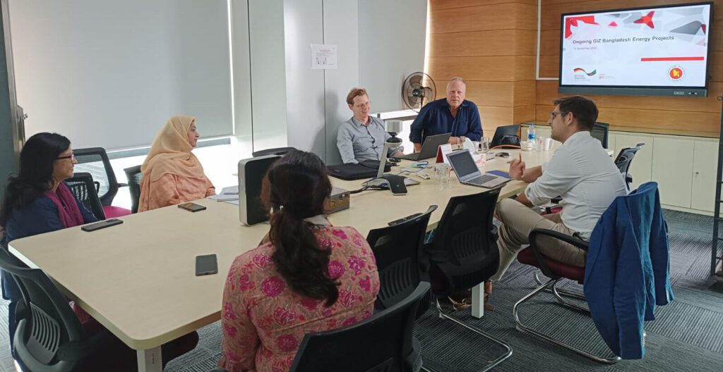 Meeting in Bangladesh: GIZ energy project briefing with local stakeholders.
